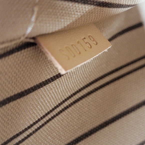 Louis Vuitton Neverfull GM Monogram Large Tote - Picture 4 of 10